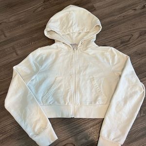 cream cropped hoodie 🤍